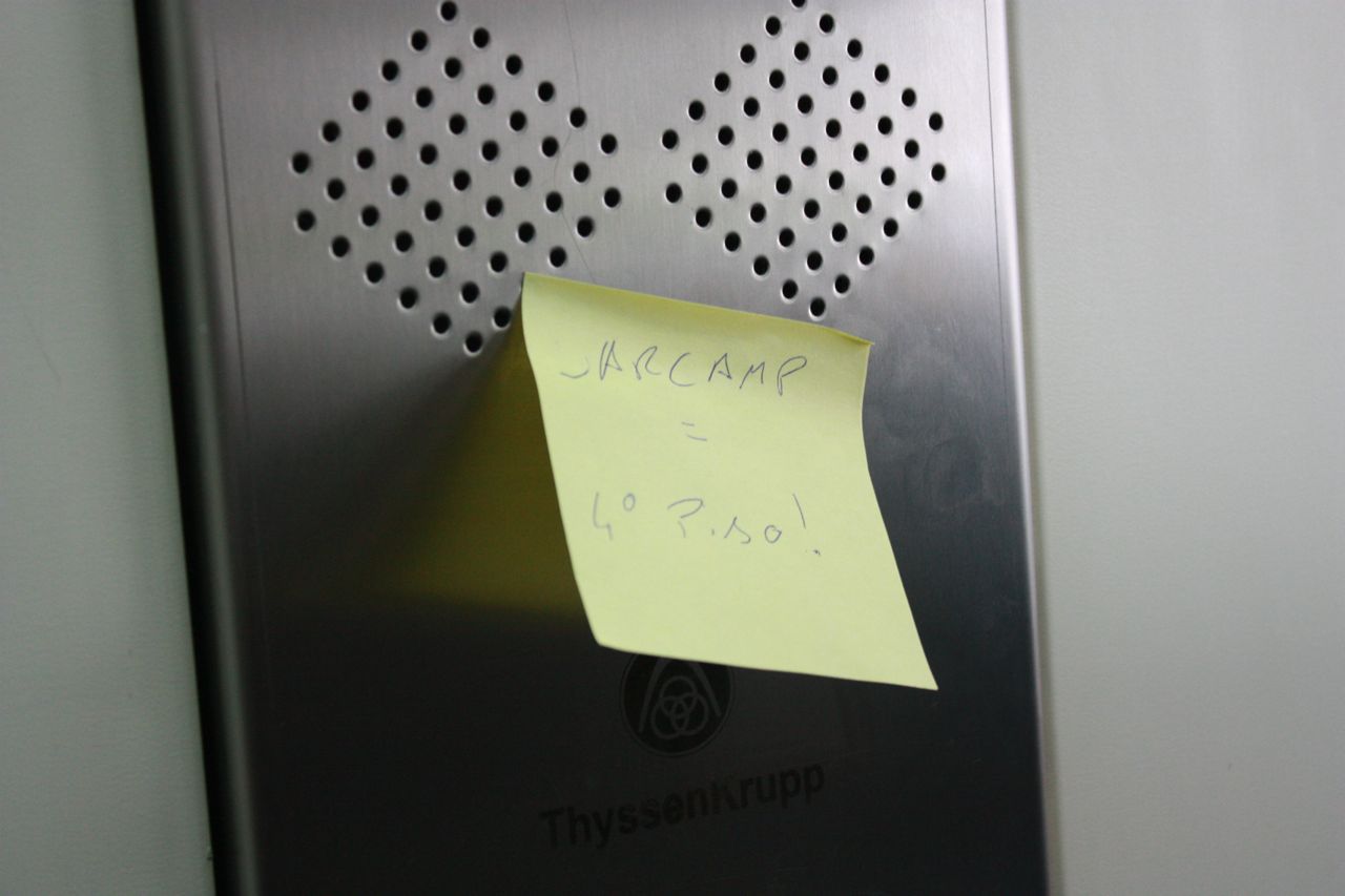 barcamp post-it on the elevator